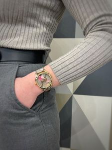 Floral deals gucci watch