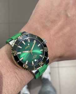 Oris Aquis Cal 400 Green Gold Strap Watch Peter Jackson