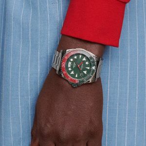 Gucci watch green 2025 red strap