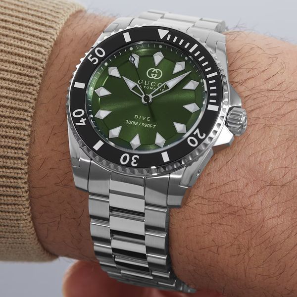 Diver watch under 40mm deals