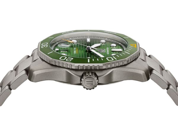 TAG Heuer Aquaracer Professional 300 43mm Green Titanium Bracelet